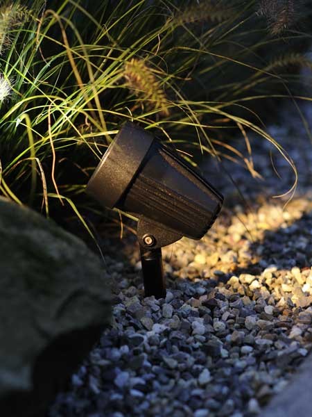 Corvus Sportstrahler als Beispiel im Garten